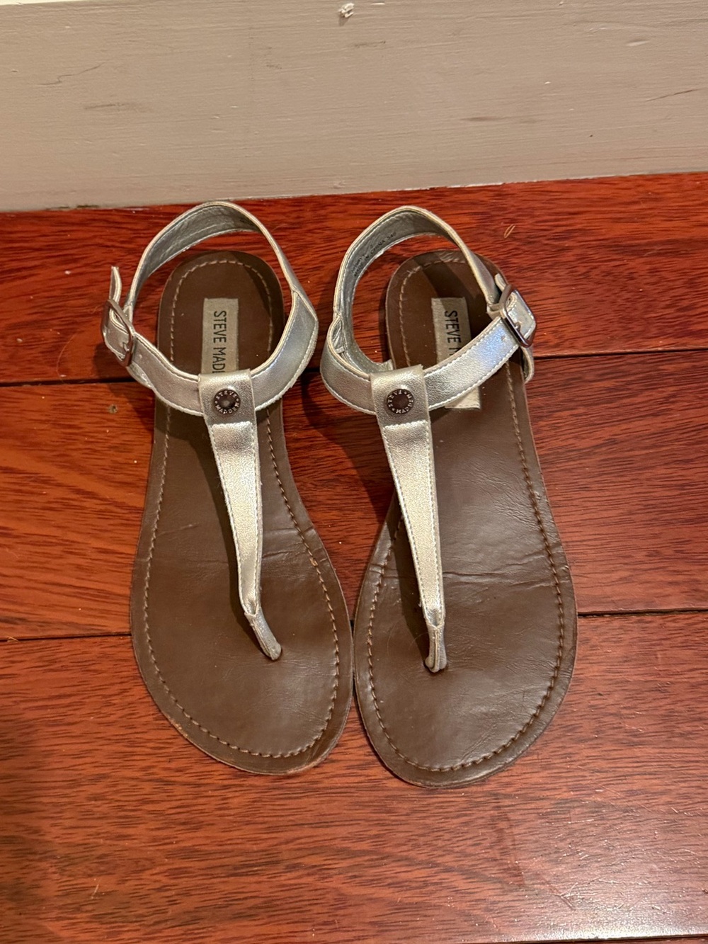 Steve Madden Silver T-Strap Leather Sandals - Women's